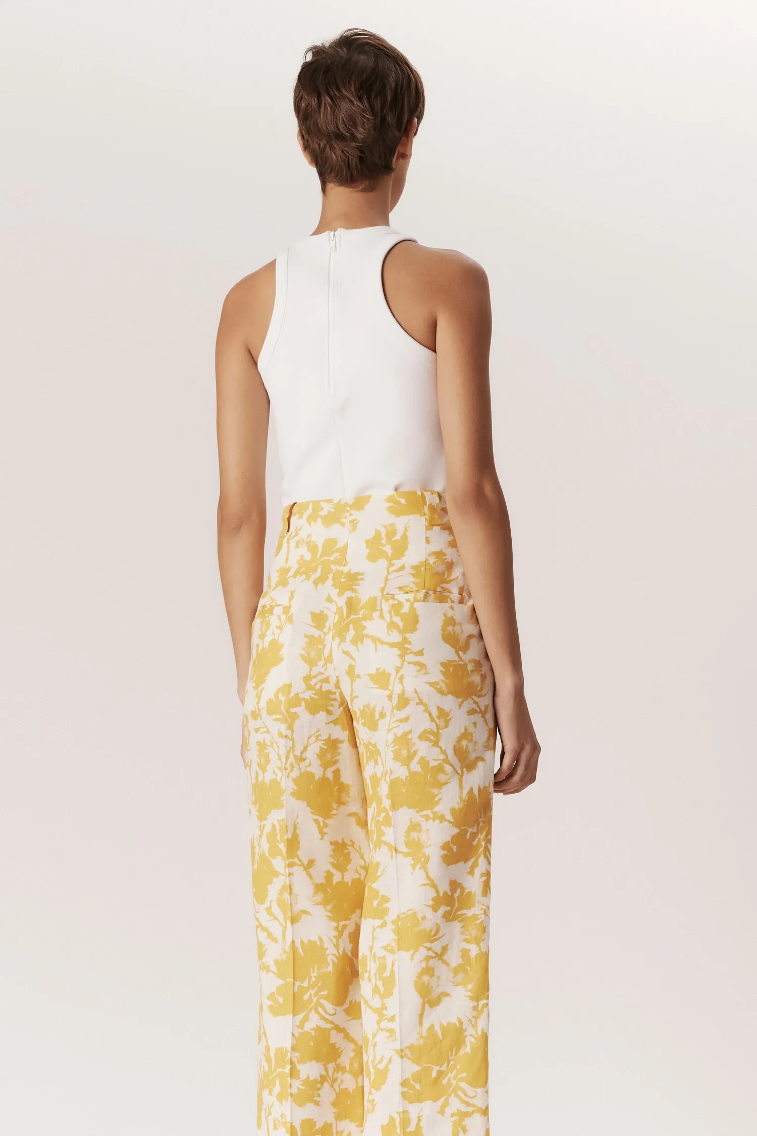007323_CALCA_LINHO_RETA_AMPLA_BOLSO_FLORAL_AMARELO_ANDREAMARQUES -1-